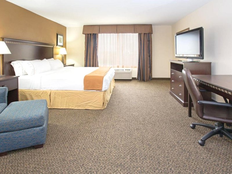 Holiday Inn Express & Suites Pueblo By IHGの写真