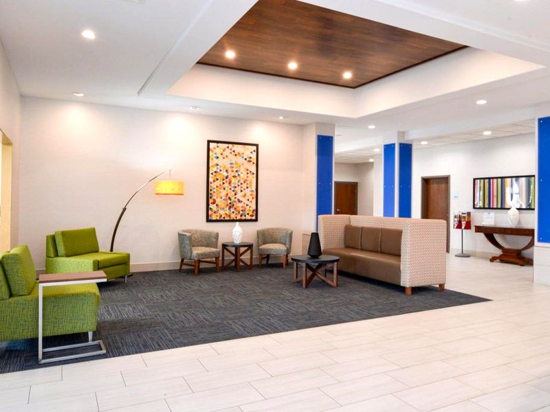 Holiday Inn Express & Suites Pueblo By IHGの写真