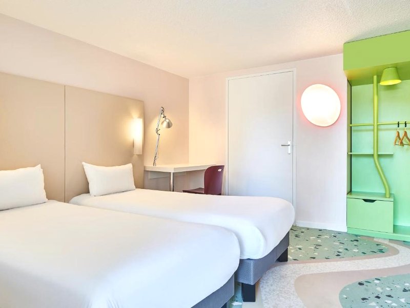 greet  Hotel Versailles - Voisins Le Bretonneuxの写真