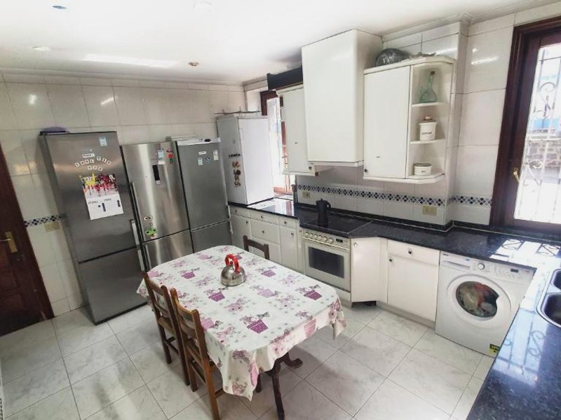 TUUL ETXEA, Habitación en caserío a 8km de Bilbao, Baño compartido (TUUL ETXEA, Habitacion en caserio a 8km de Bilbao, Bano compartido)の写真