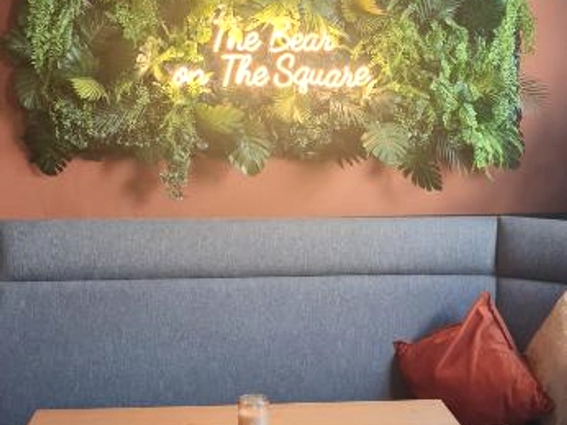 The Bear On The Squareの写真