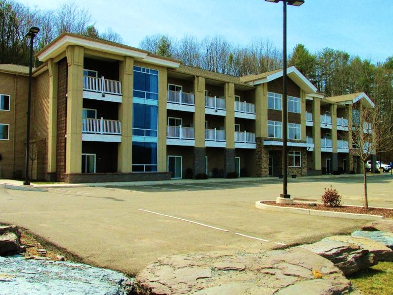 クリスタル スプリングス イン アンド スイーツ (Crystal Springs Inn and Suites)の写真