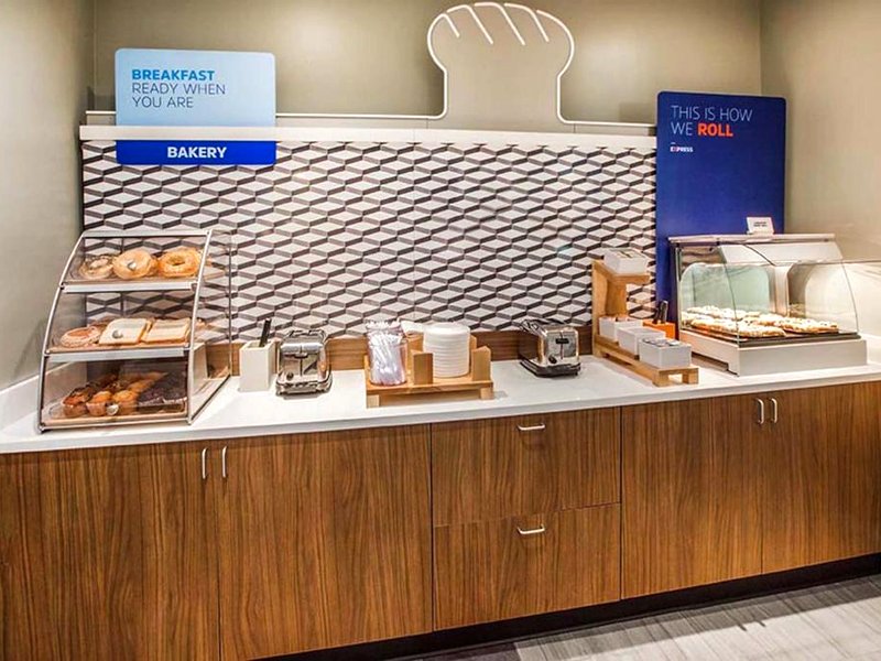 Holiday Inn Express Hotel & Suites Coralville By IHGの写真