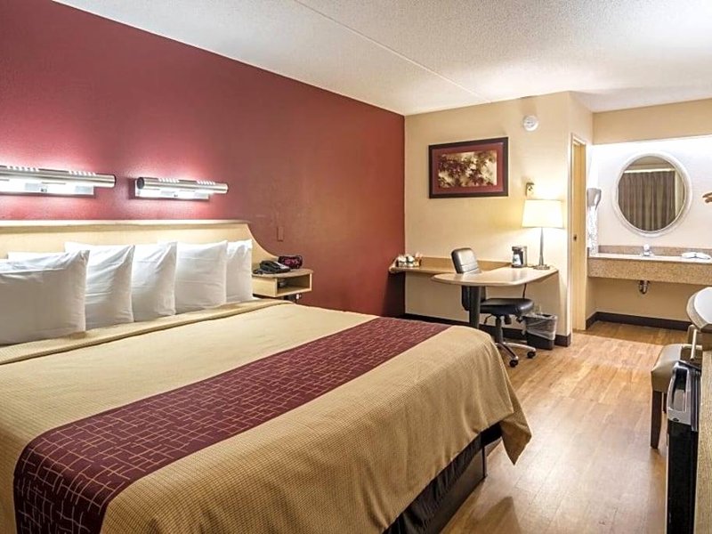 Red Oak Inn Detroit Metro Airport - Bellevilleの写真