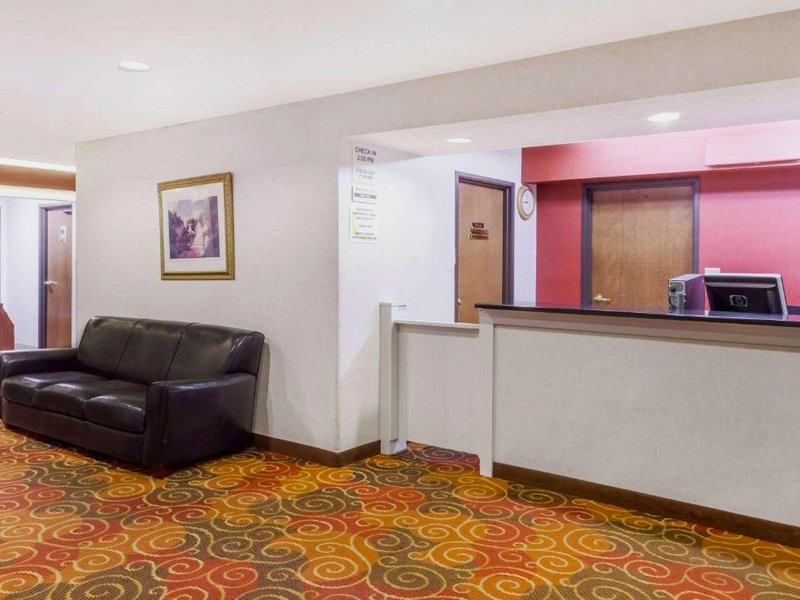 Super 8 By Wyndham Evansville Northの写真