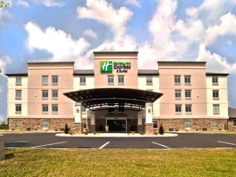Holiday Inn Express & Suites Evansville North By IHGの写真