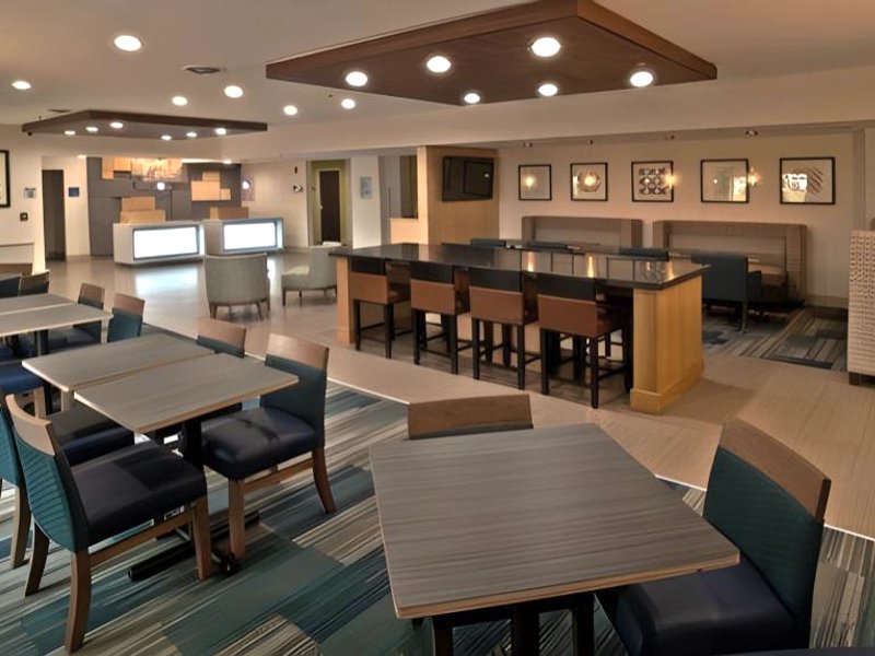 Holiday Inn Express & Suites Evansville North By IHGの写真