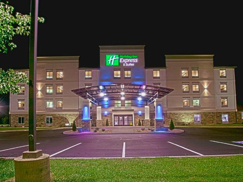 Holiday Inn Express & Suites Evansville North By IHGの写真