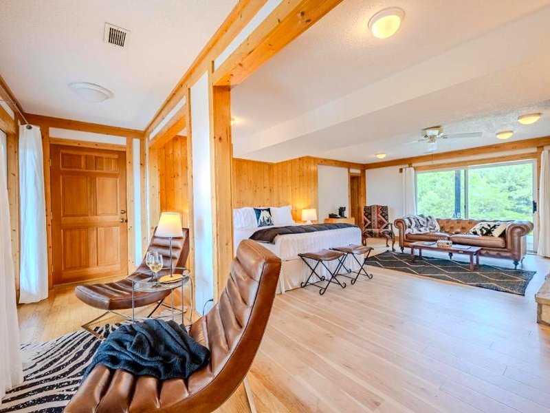 FIRE MOUNTAIN INN, CABINS & TREEHOUSES - BED AND BREAKFASTの写真