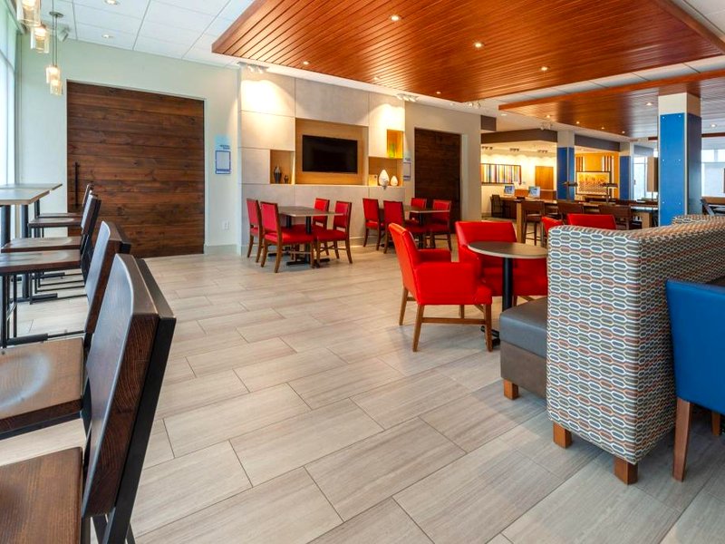 Holiday Inn Express and Suites Brunswick By IHGの写真