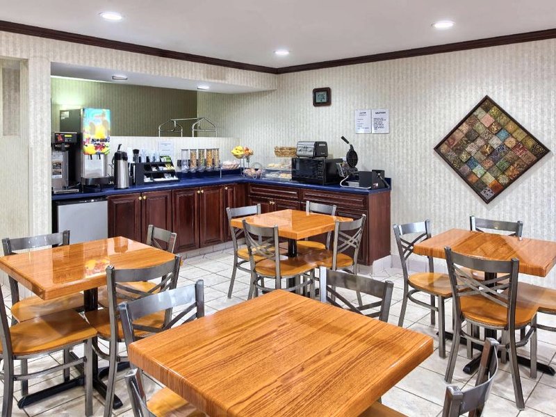 カントリー ハース イン ナイトデール ローリー  (Country Hearth Inn Knightdale Raleigh)の写真