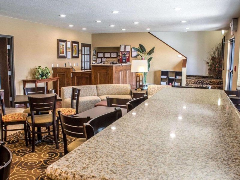 Rodeway Inn & Suites near Okoboji Lakeの写真