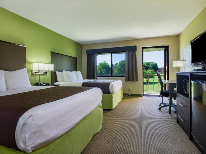 AmericInn by Wyndham Okobojiの写真