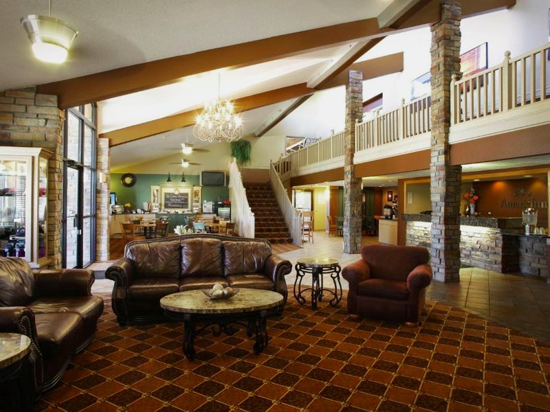 AmericInn by Wyndham Okobojiの写真