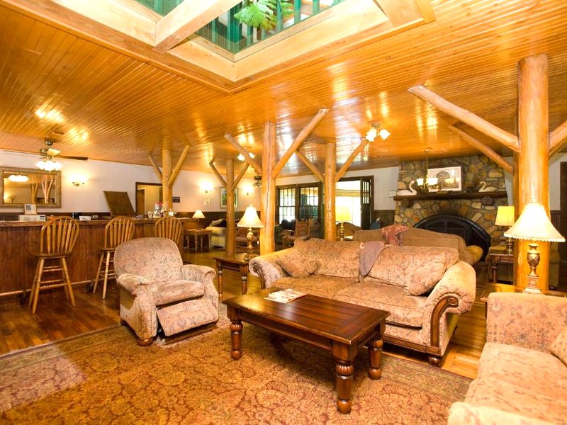 Highland Lake Inn & Resort - Flat Rockの写真