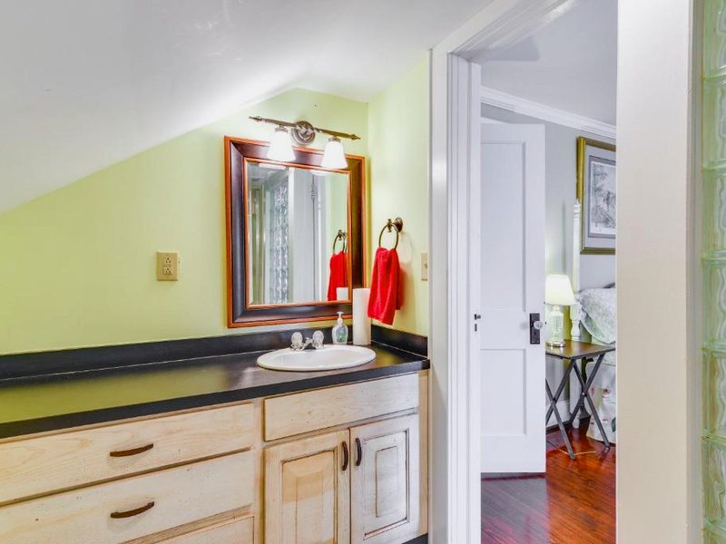 Elegant and Spacious Retreat about 18 Mi to Lake Norman!の写真