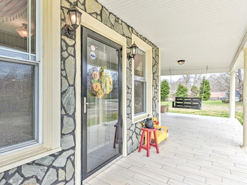 Elegant and Spacious Retreat about 18 Mi to Lake Norman!の写真