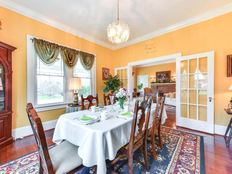 Elegant and Spacious Retreat about 18 Mi to Lake Norman!の写真