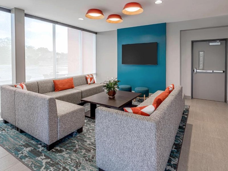 Avid Hotels Milwaukee West Waukesha By IHGの写真