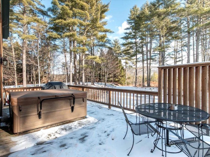 Spacious 5-bedroom Chalet with AC and WiFi in charming Chesterの写真
