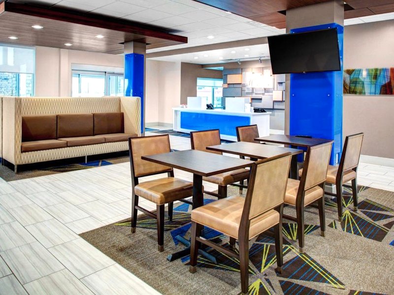 Holiday Inn Express & Suites Coldwater By IHGの写真