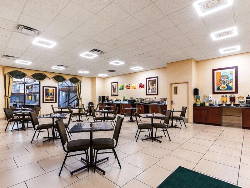 Quality Inn & Suites Coldwater near I-69の写真