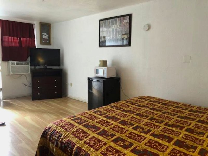 Budget Inn & Suites -Super-Ice Cold Spotless Rooms- Door-to-Door Lit Parking & Lowest Price plus HBOの写真