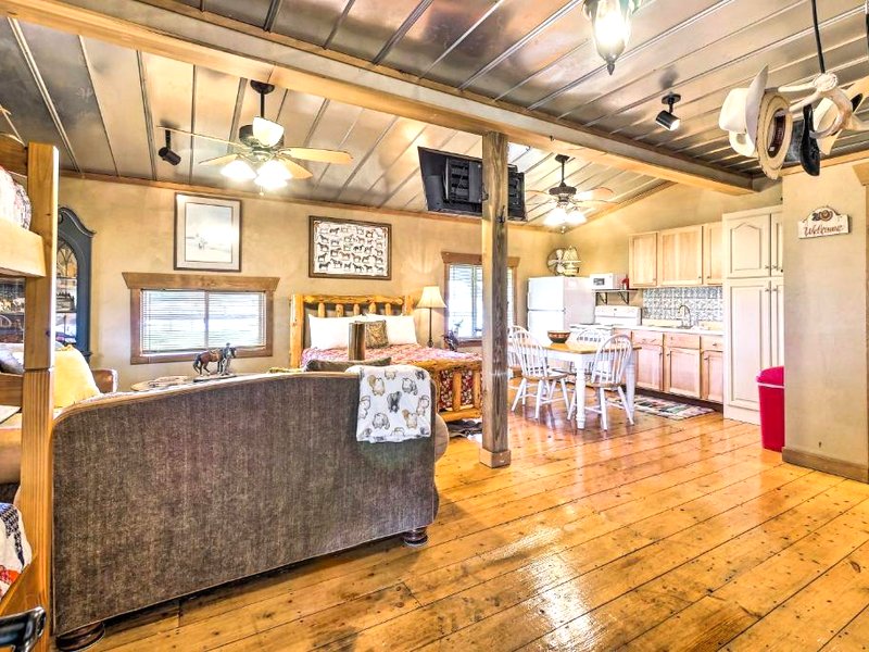 Renovated Bunkhouse on 12-Acre Horse Farm!の写真