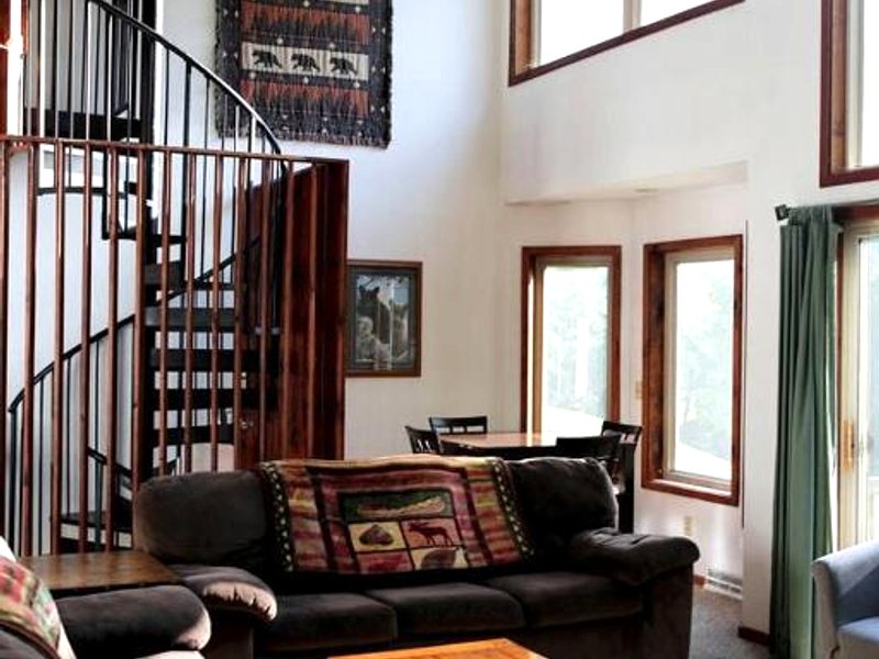 Lakefront Vacation Rental with a Deck and Hot Tub near Wisconsin Dellsの写真