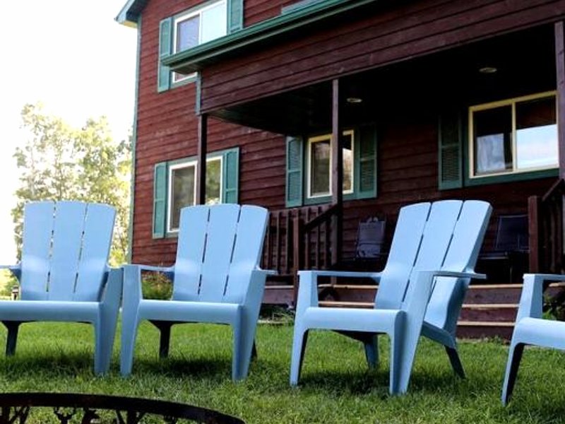 Lakefront Vacation Rental with a Deck and Hot Tub near Wisconsin Dellsの写真