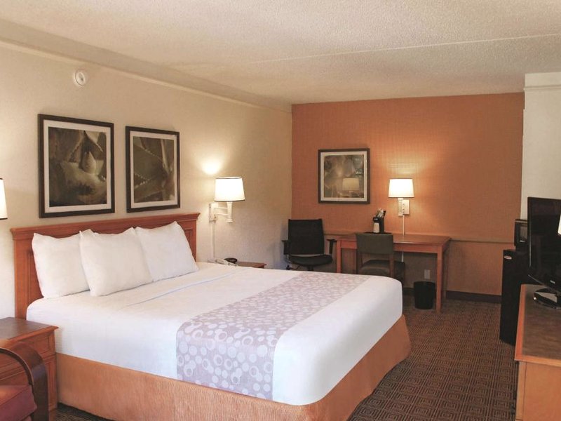 Baymont by Wyndham Houston La Porteの写真