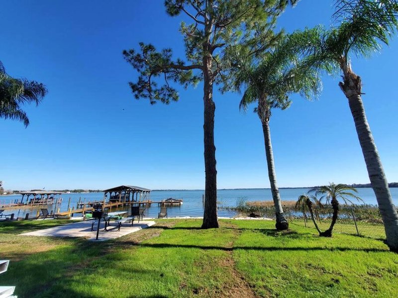 Camp St. Cabanas Unit 2 on Lake Doraの写真