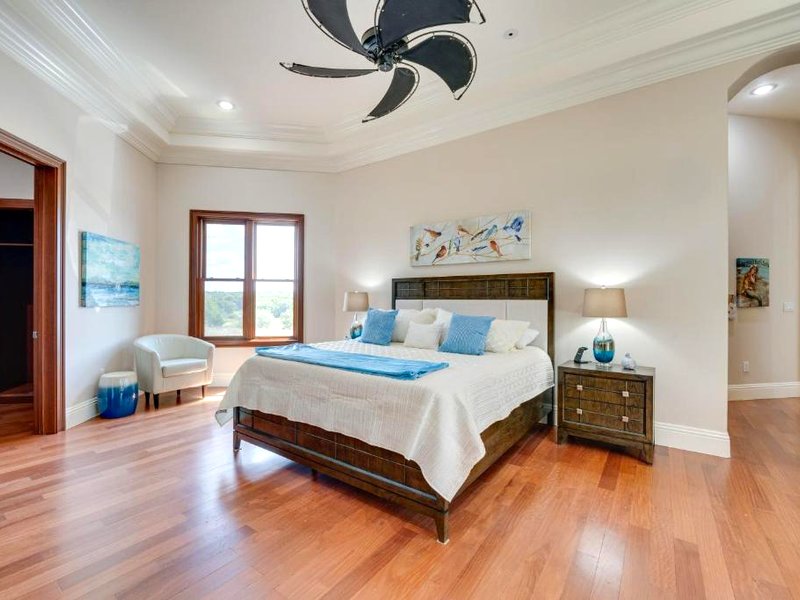 Groveland Home with Pool Luxurious Lakefront Oasis!の写真