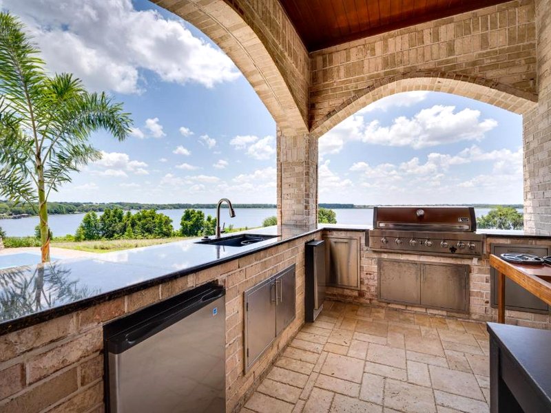 Groveland Home with Pool Luxurious Lakefront Oasis!の写真
