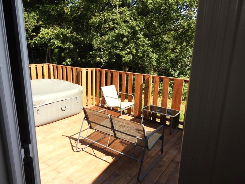 Mobil-home nature au cœur du Périgord Vert spa privé (Mobil-home nature au cœur du Perigord Vert spa prive)の写真