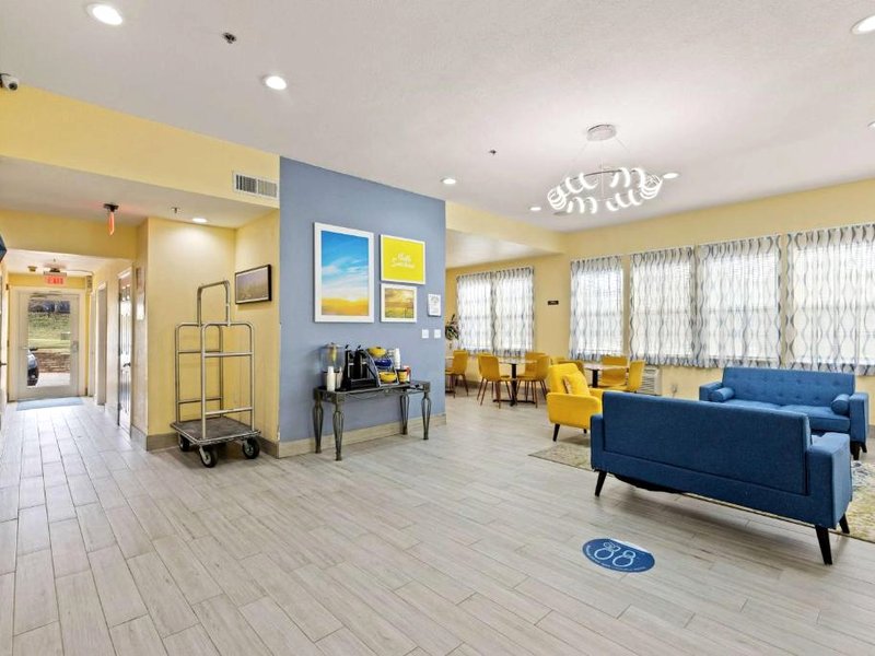 デイズ イン&スイーツ バイ ウィンダム フォートワース DFW エアポート サウス (Days Inn & Suites by Wyndham Ft. Worth DFW Airport South)の写真