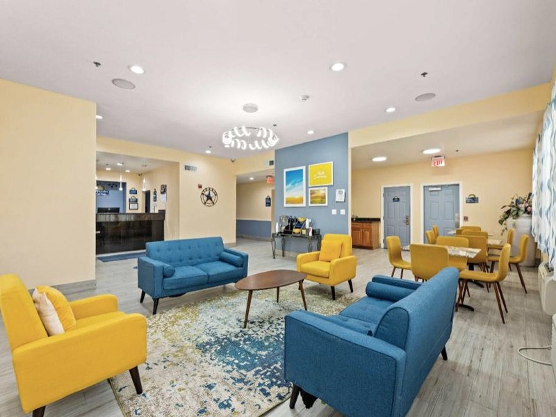 デイズ イン&スイーツ バイ ウィンダム フォートワース DFW エアポート サウス (Days Inn & Suites by Wyndham Ft. Worth DFW Airport South)の写真