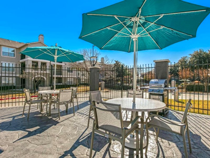 La Quinta Inn & Suites by Wyndham DFW West-Glade-Parksの写真