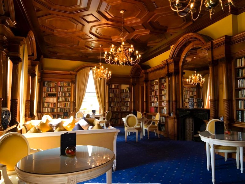 オークリーホールホテル (Oakley Hall Hotel)の写真