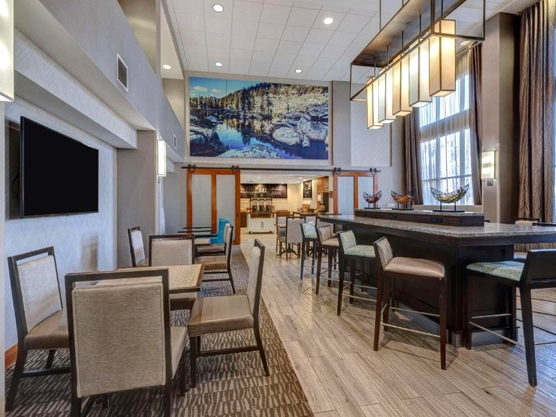 Hampton Inn & Suites Tulareの写真