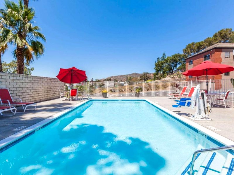 ラマダ バイ ウィンダム サンディエゴ ポウェイ ミラマー (Ramada by Wyndham San Diego Poway Miramar)の写真
