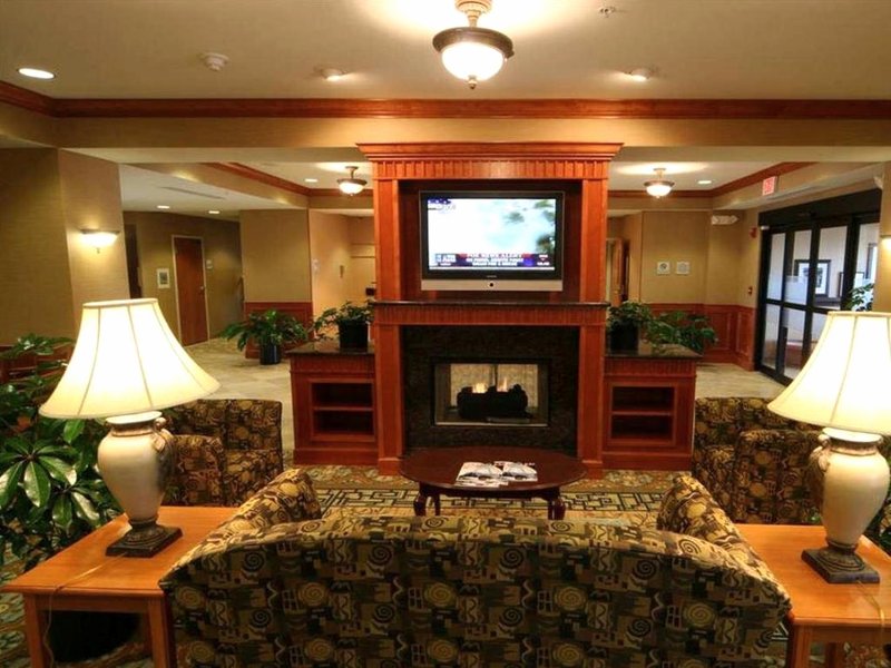 ハンプトン イン バイ ヒルトン コマース ノバイ (Hampton Inn by Hilton Commerce Novi)の写真