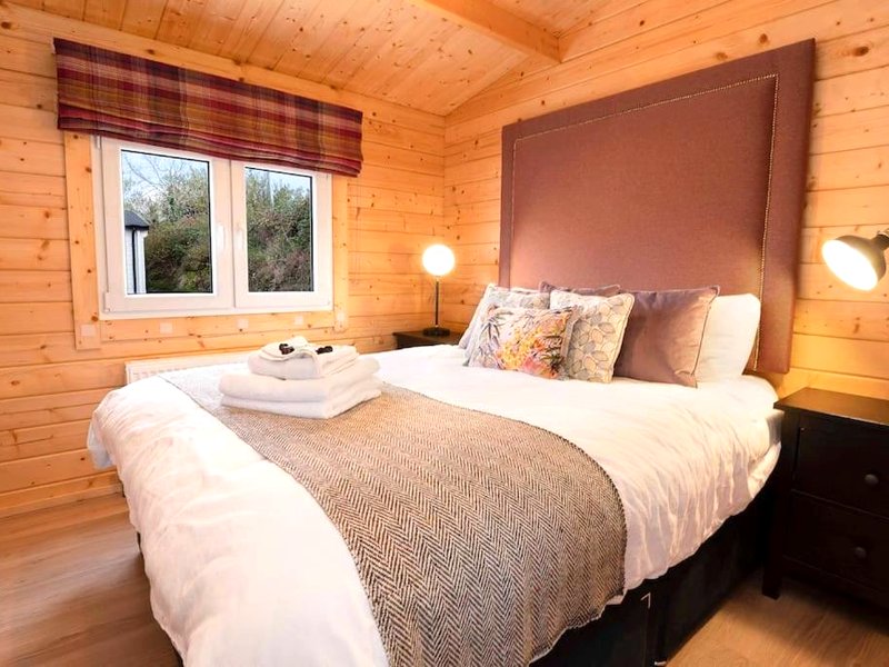 Luxury Log Cabin with Private Hot Tub & Sea Viewsの写真