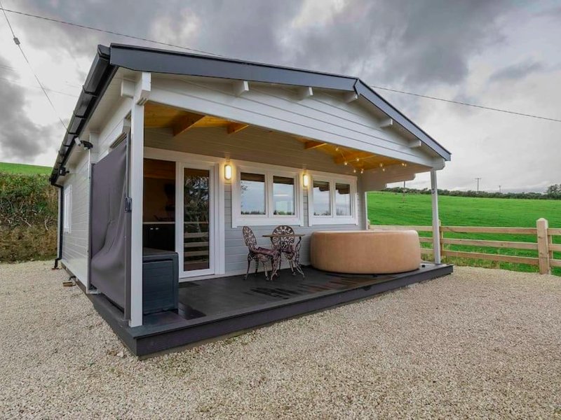 Luxury Log Cabin with Private Hot Tub & Sea Viewsの写真