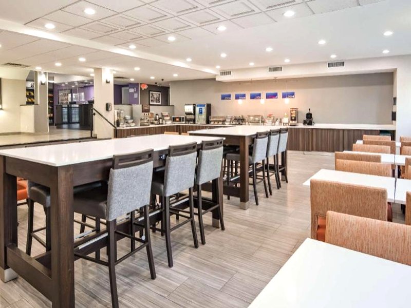 ベスト ウェスタン パラマス ホテル ＆ スイーツ (Best Western Paramus Hotel & Suites)の写真