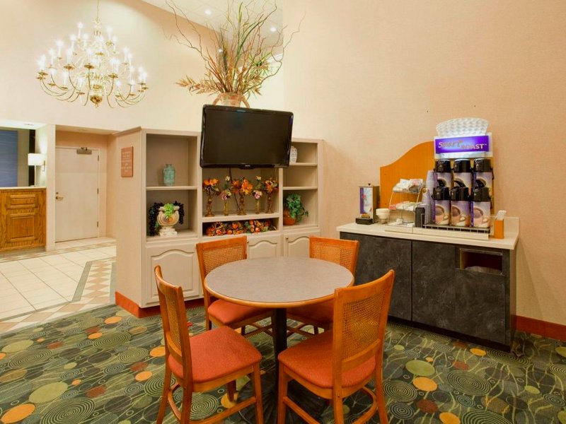Holiday Inn Express & Suites Batesville By IHGの写真