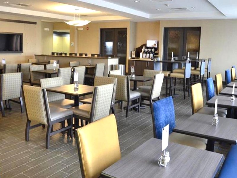 Holiday Inn Express Hotel & Suites Goldsboro - Base Area By IHGの写真