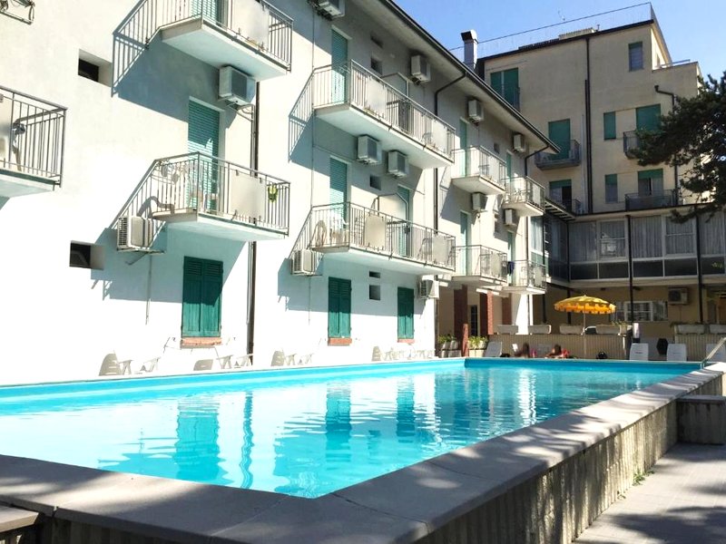 B&B Promenade Hotel Simple con Piscinaの写真