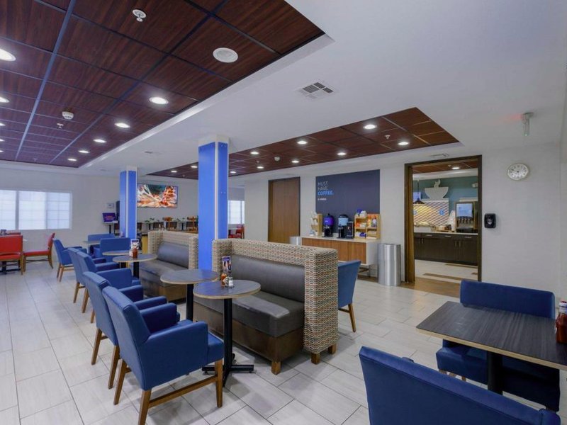 Holiday Inn Express Hotel & Suites Carlsbad By IHGの写真