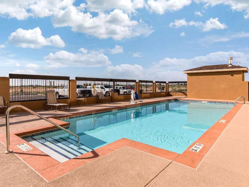 クオリティ イン & スイーツ カールズバッド キャバーンズ エリア (Quality Inn & Suites Carlsbad Caverns Area)の写真